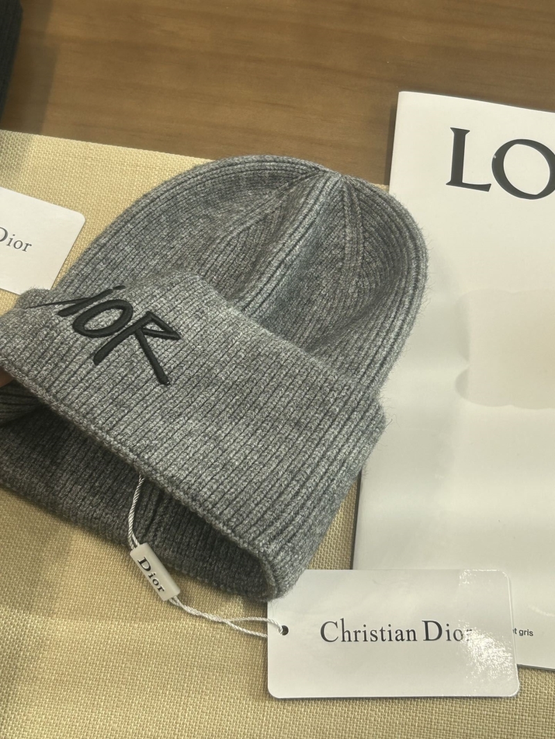 CHRISTIAN DIOR